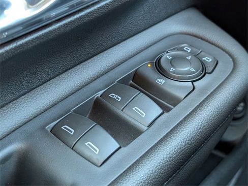 Used 2023 GMC Terrain SLT image 21