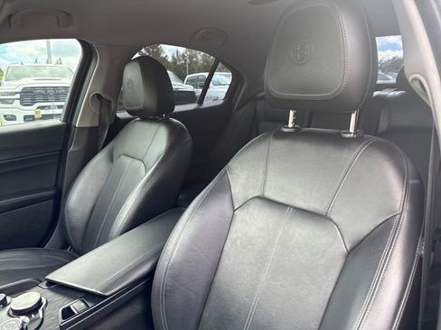 Used 2019 Alfa Romeo Giulia w/ Quick Order Package 22K Sport RWD image 18