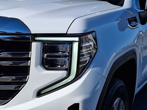 Certified 2025 GMC Sierra 1500 SLT image 9