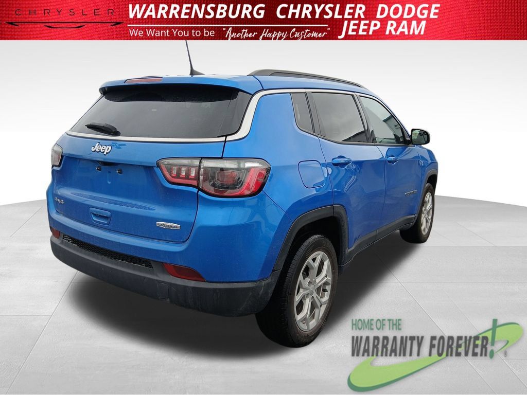 Used 2024 Jeep Compass Latitude AWD/4WD image 4