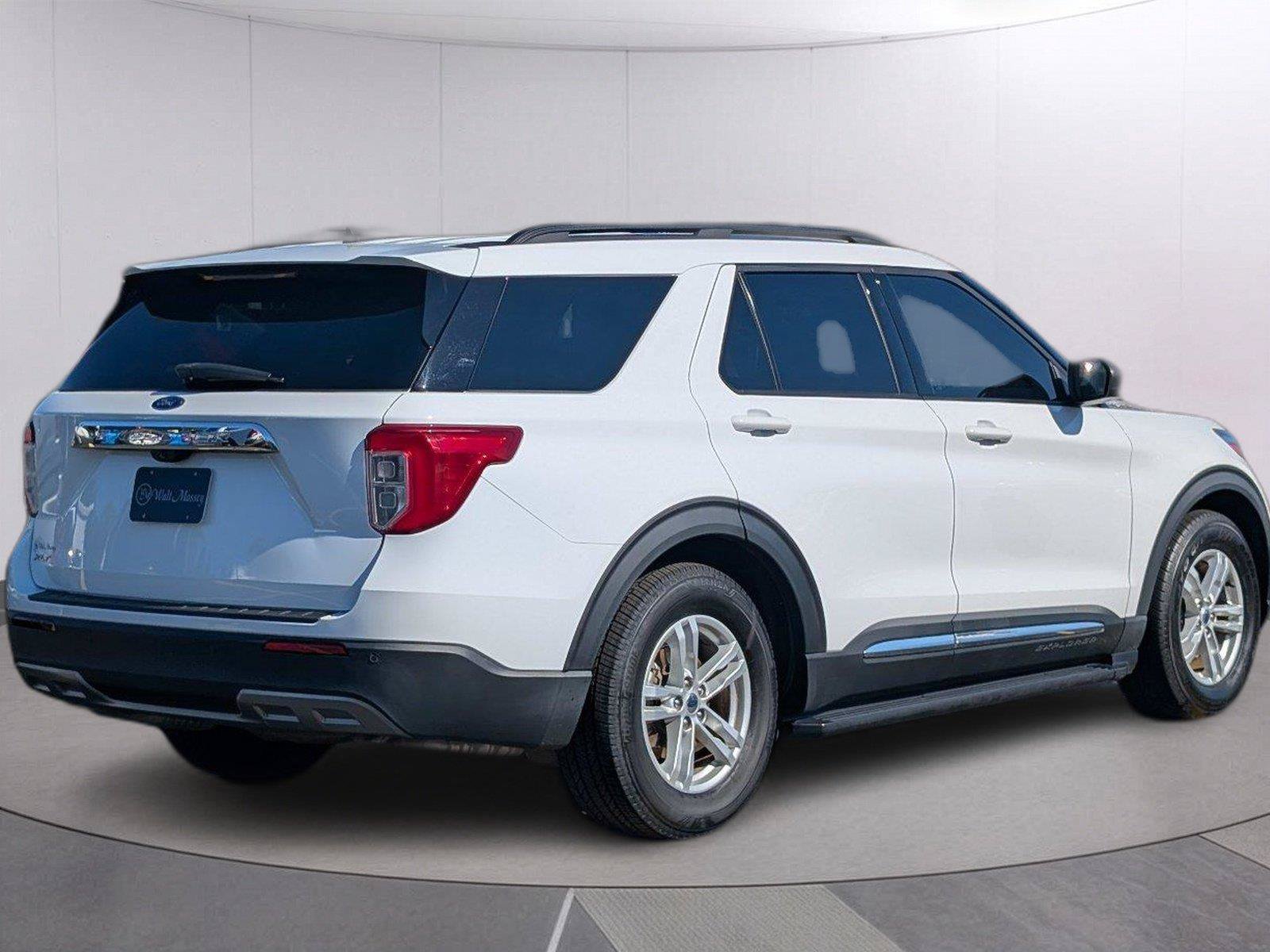 Used 2021 Ford Explorer XLT w/ Equipment Group 202A RWD image 7
