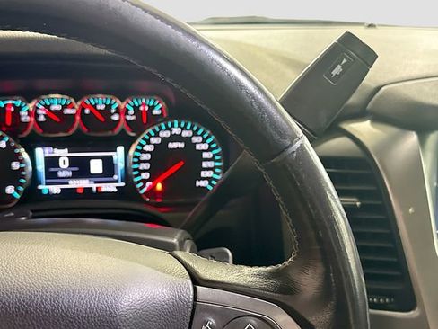 Used 2018 Chevrolet Suburban LT image 18