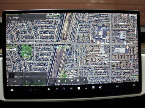 Used 2022 Tesla Model S AWD image 56