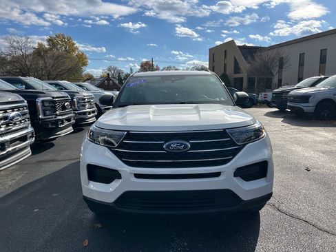 Used 2023 Ford Explorer XLT image 2