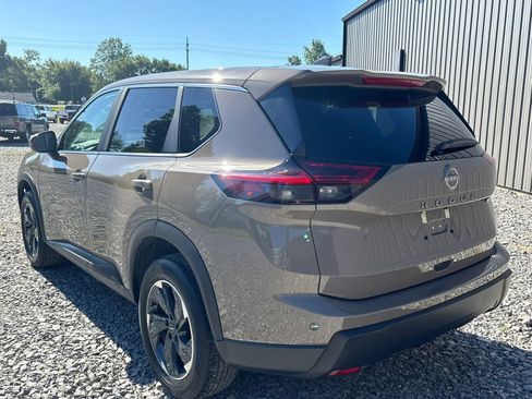 Used 2025 Nissan Rogue SV FWD image 9
