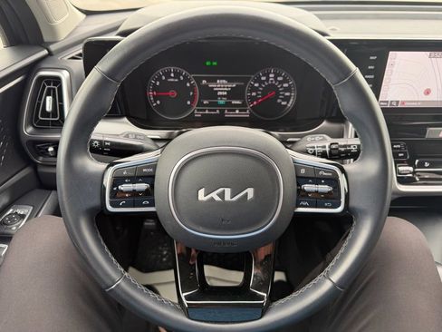 Used 2023 Kia Sorento S image 18