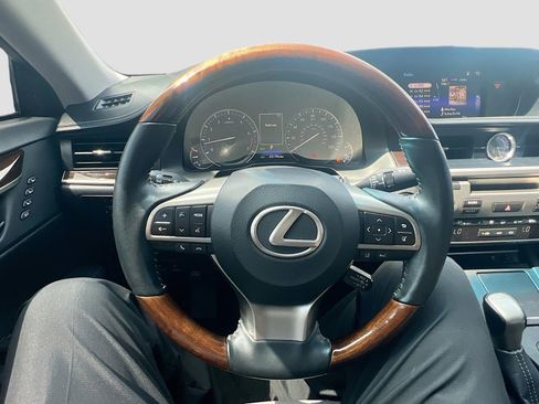 Used 2016 Lexus ES 350 w/ Premium Package w/Wood Trim FWD image 11