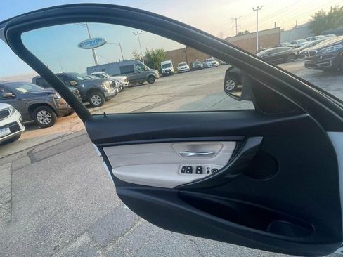 Used 2017 BMW 320i xDrive 320i xDrive image 21