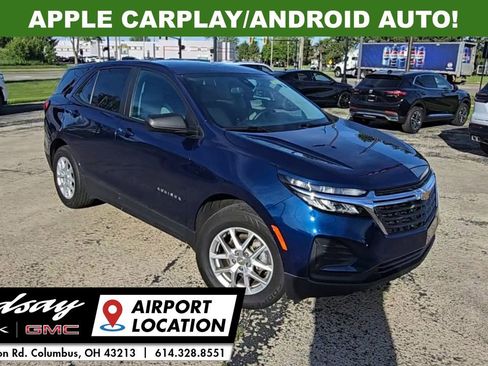 Used 2023 Chevrolet Equinox LS w/ LS Convenience Package AWD/4WD image 2