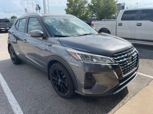 Used 2023 Nissan Kicks SV FWD image 4