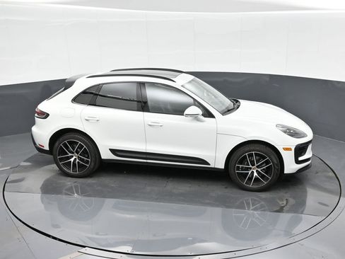 Certified 2025 Porsche Macan image 31