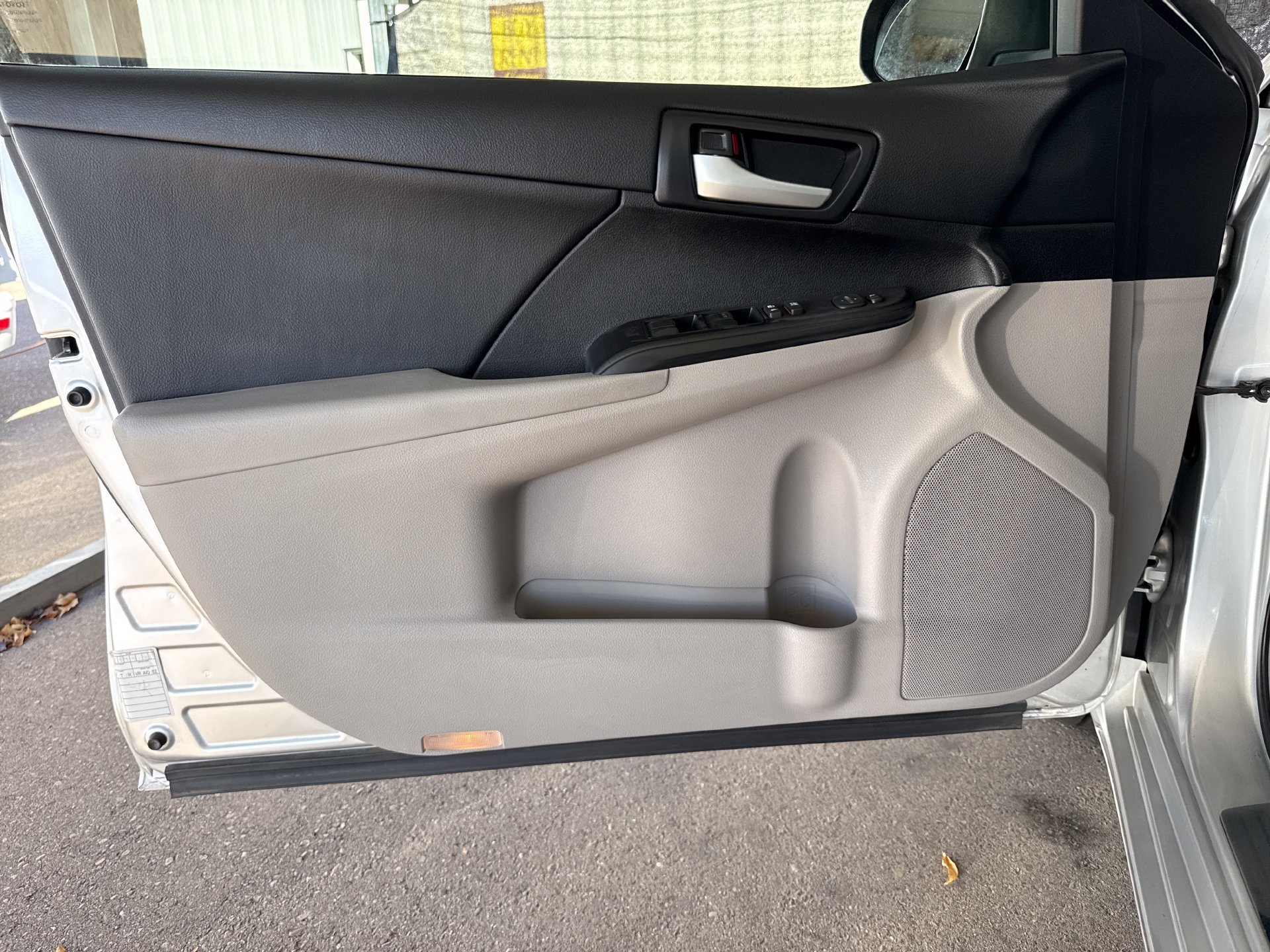Used 2014 Toyota Camry LE FWD image 16