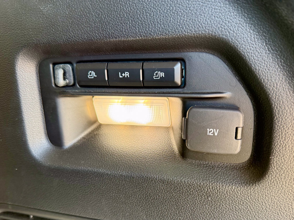 Used 2021 Ford Explorer Limited w/ Equipment Group 301A AWD/4WD image 18