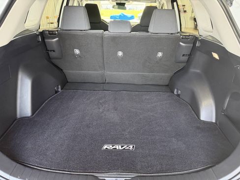 Used 2022 Toyota RAV4 LE w/ Carpet Mat Package (TMS) AWD/4WD image 24