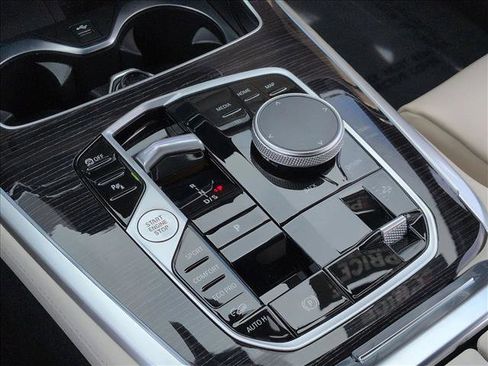 Used 2025 BMW X7 xDrive40i w/ M Sport Package image 12