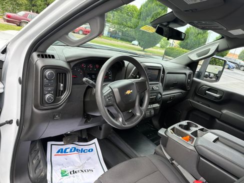 Used 2024 Chevrolet Silverado 2500 W/T AWD/4WD image 10