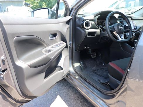 Used 2024 Nissan Versa SR FWD image 10