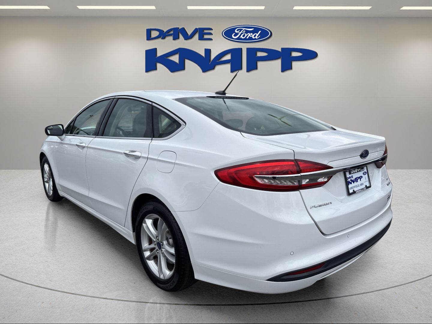 Used 2018 Ford Fusion SE w/ Fusion SE Technology Package FWD image 5