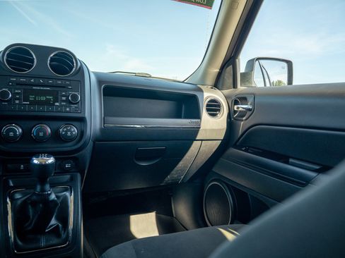Used 2015 Jeep Patriot Sport w/ Power Value Group AWD/4WD image 18