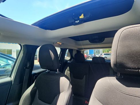 Used 2016 Jeep Renegade 75th Anniversary AWD/4WD image 7