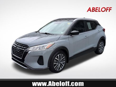 Used 2023 Nissan Kicks SV image 1