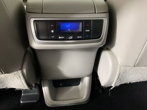 Used 2015 Toyota Highlander Limited image 39