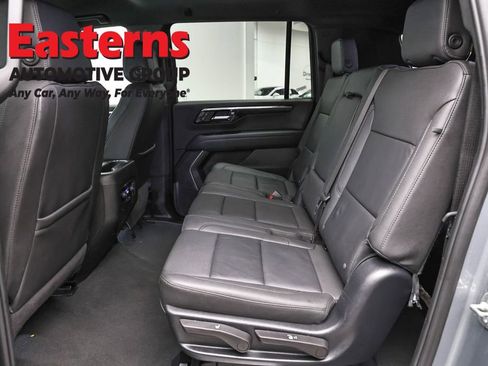 Used 2025 Chevrolet Suburban Z71 AWD/4WD image 23