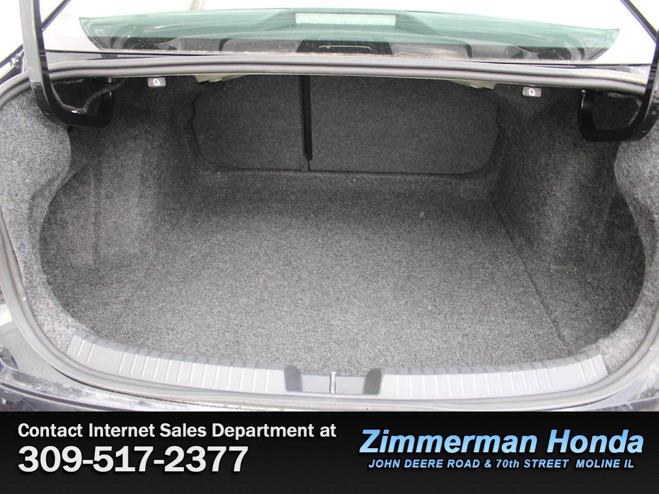 Used 2025 Volkswagen Jetta SE FWD image 6