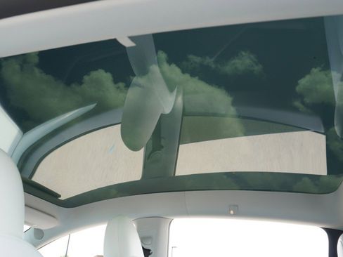 Used 2025 Tesla Model Y Long Range image 28