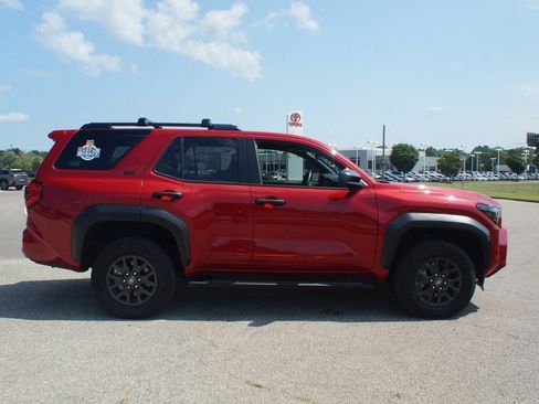Used 2026 Toyota 4Runner SR5 AWD/4WD image 19