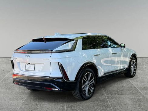 Used 2025 Cadillac Lyriq Luxury AWD/4WD image 10