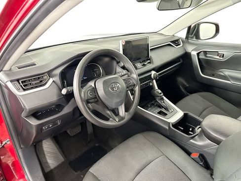 Used 2025 Toyota RAV4 XLE AWD/4WD image 17