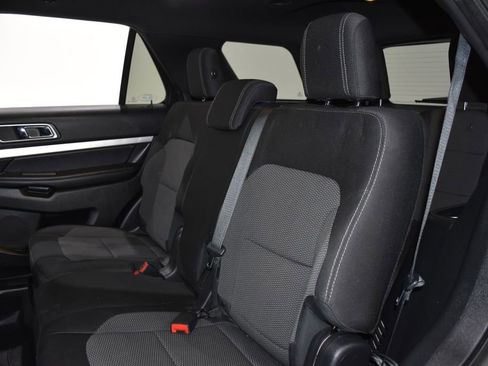 Used 2017 Ford Explorer XLT image 24