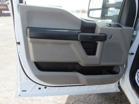 Used 2017 Ford F550 4x4 Regular Cab Super Duty image 16