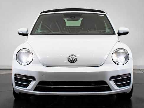 Used 2017 Volkswagen Beetle 1.8T S image 3