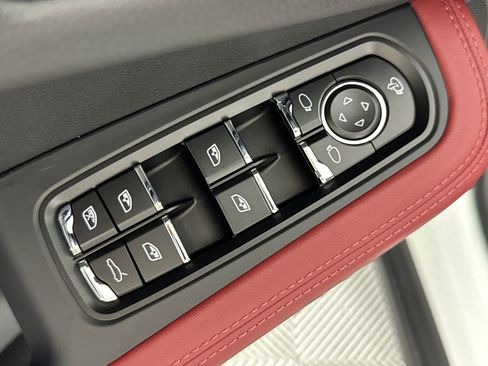 Certified 2025 Porsche Macan S image 13