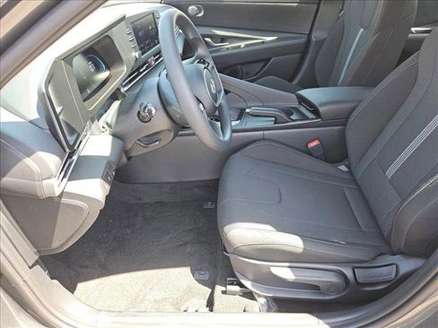 New 2026 Hyundai Elantra SE FWD image 4