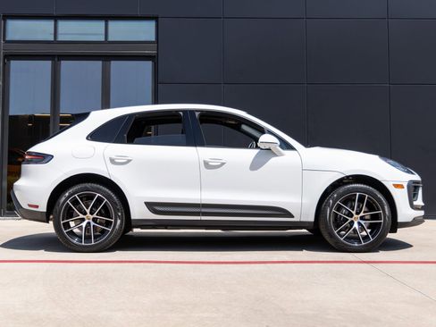 Certified 2026 Porsche Macan AWD/4WD image 12