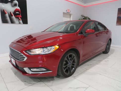 Used 2018 Ford Fusion SE w/ Equipment Group 201A FWD image 7