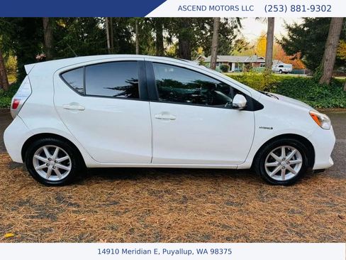 Used 2014 Toyota Prius C Four image 6
