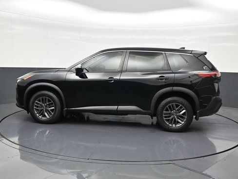 Used 2021 Nissan Rogue S image 2