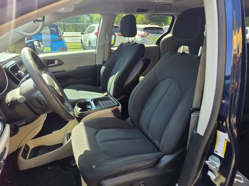 Used 2018 Chrysler Pacifica Touring Plus w/ Tire & Wheel Group image 7