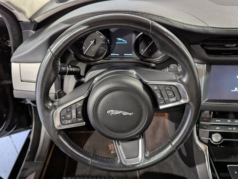 Used 2019 Jaguar XF Prestige image 28