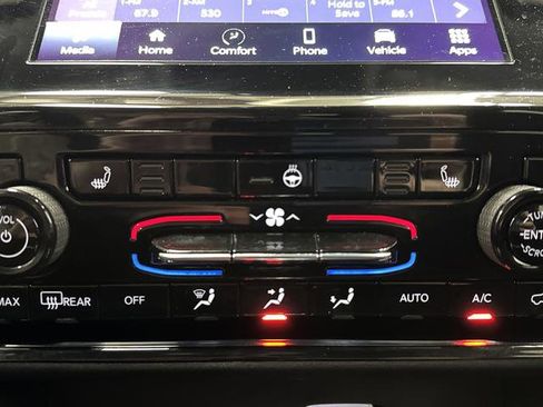 Used 2023 Jeep Grand Cherokee Laredo w/ Luxury Tech Group I image 7