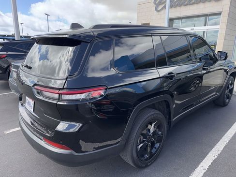 Used 2023 Jeep Grand Cherokee L Laredo image 21