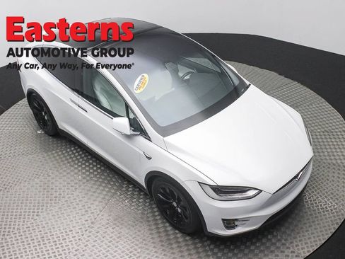 Used 2018 Tesla Model X 75D AWD/4WD image 3
