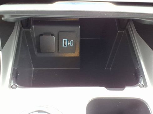 Used 2021 Ford Explorer XLT w/ Equipment Group 202A AWD/4WD image 22