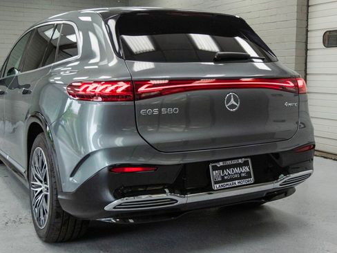 Used 2023 Mercedes-Benz EQS 580 4MATIC SUV w/ Exclusive Trim Package image 38