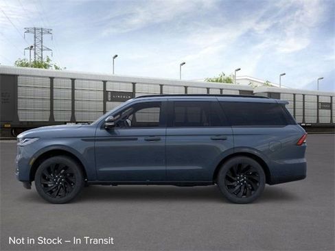 New 2025 Lincoln Navigator Reserve w/ Jet Appearance Package image 3