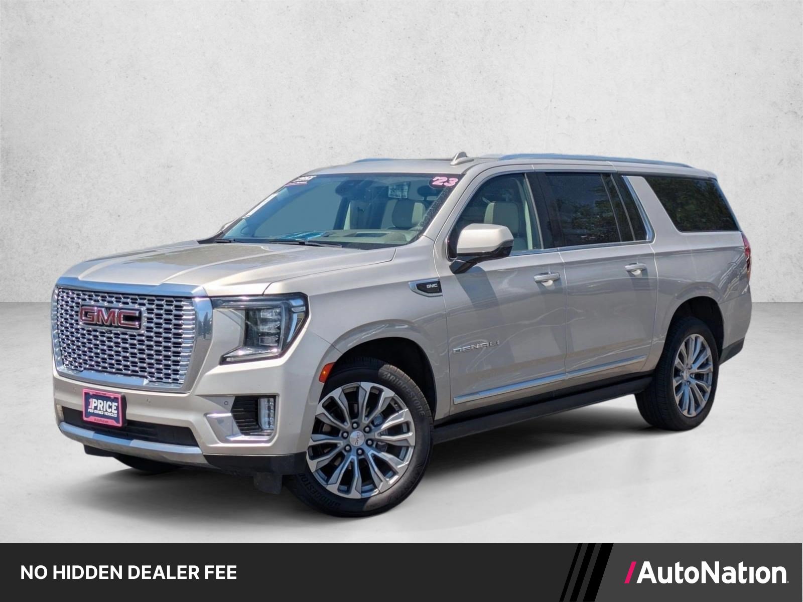Used 2023 GMC Yukon XL Denali AWD/4WD image 1